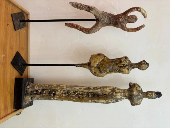 פיגורה על עמוד ברזל